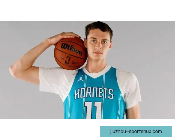 古德温倒地拼抢遭卡尔克布伦纳压伤 伤后返回更衣室接受治疗